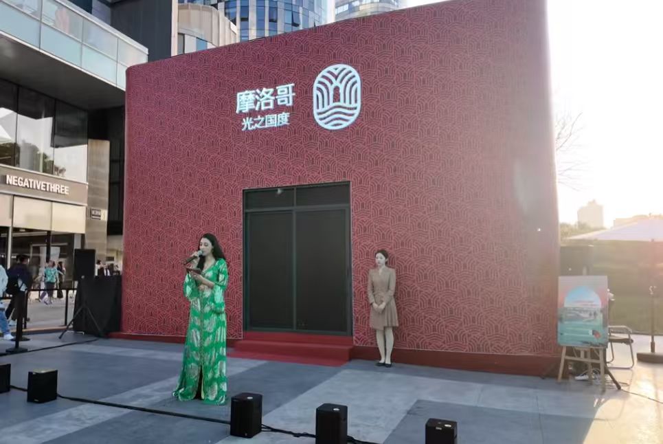 把 6 面异形 LED 屏扔在户外风吹日晒？这场教科书级别的“快闪交付...